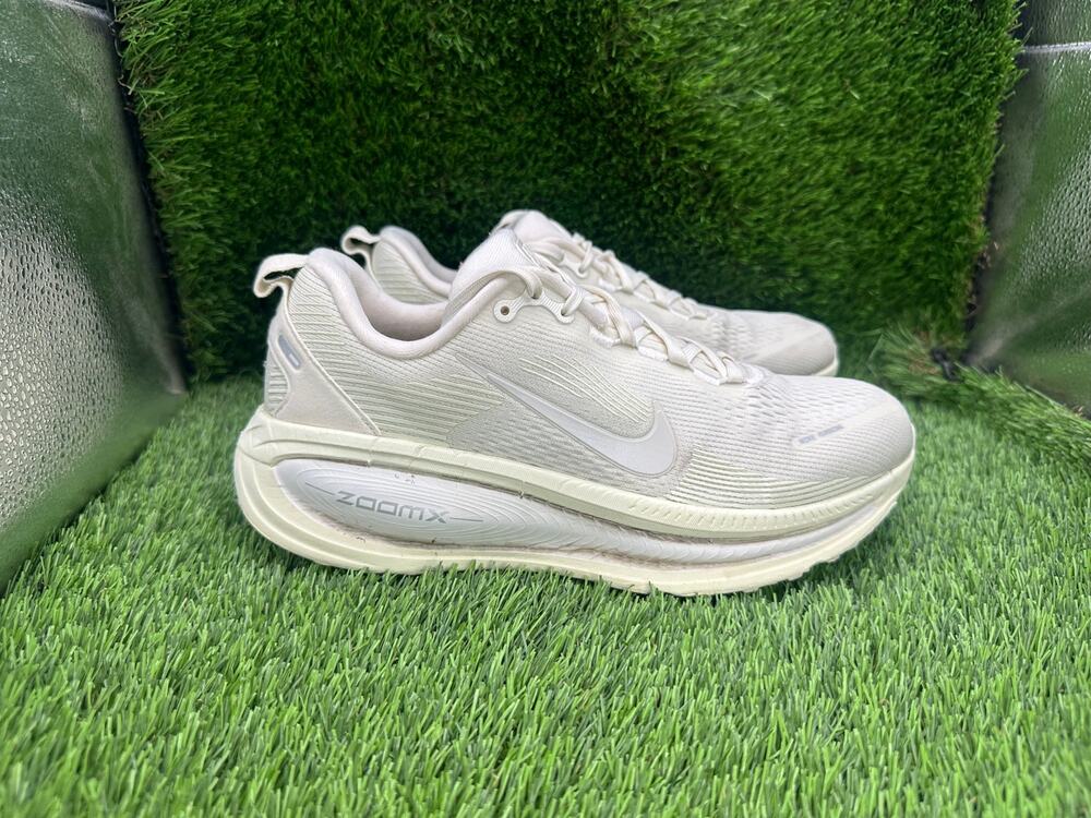 Nike Vomero 18 HM6804-110 Athletic Sneaker Women's 8.5 Beige Mesh Gym Running
